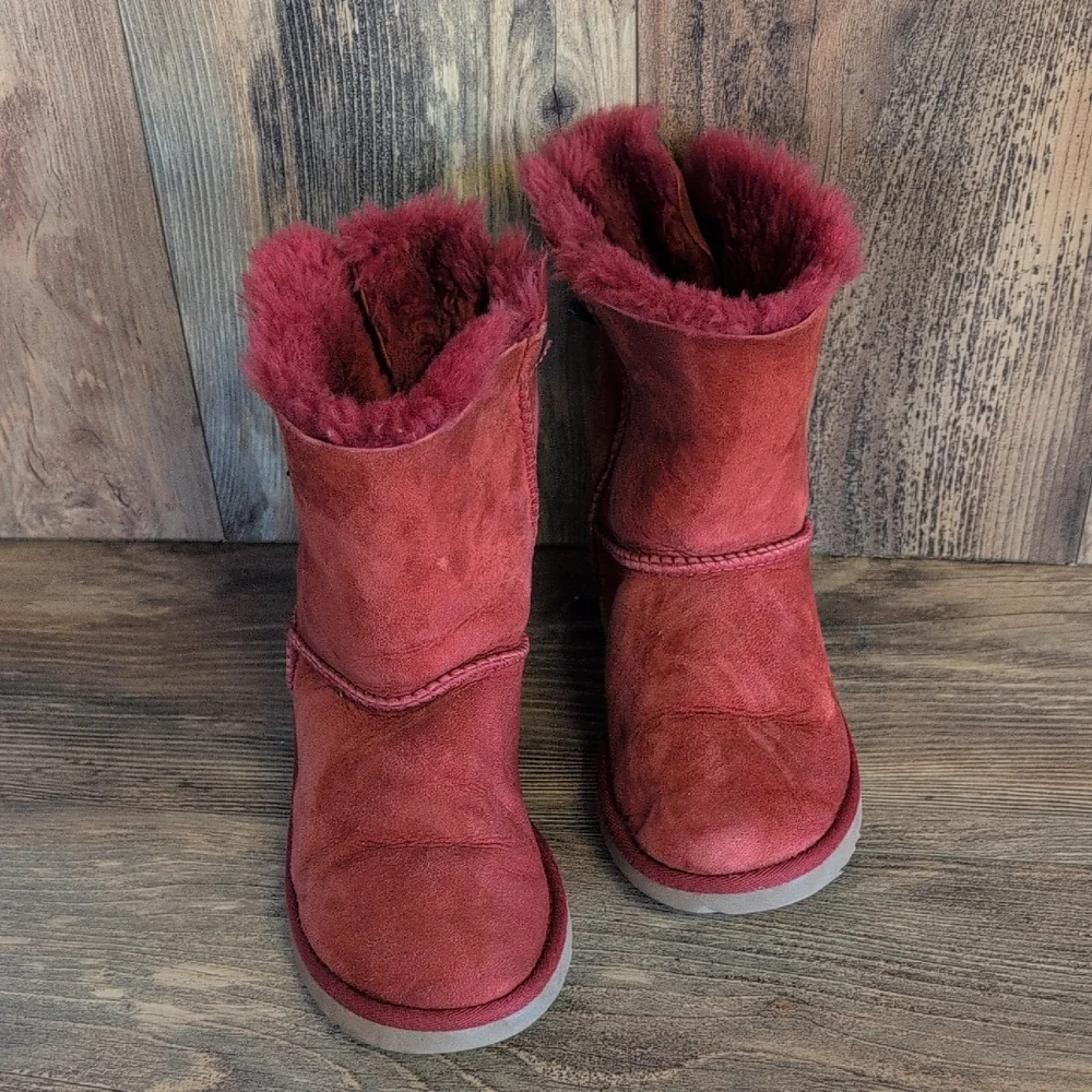 UGG Bailey Bow II Youth Fur-Lined Boots with Bows 6 M529